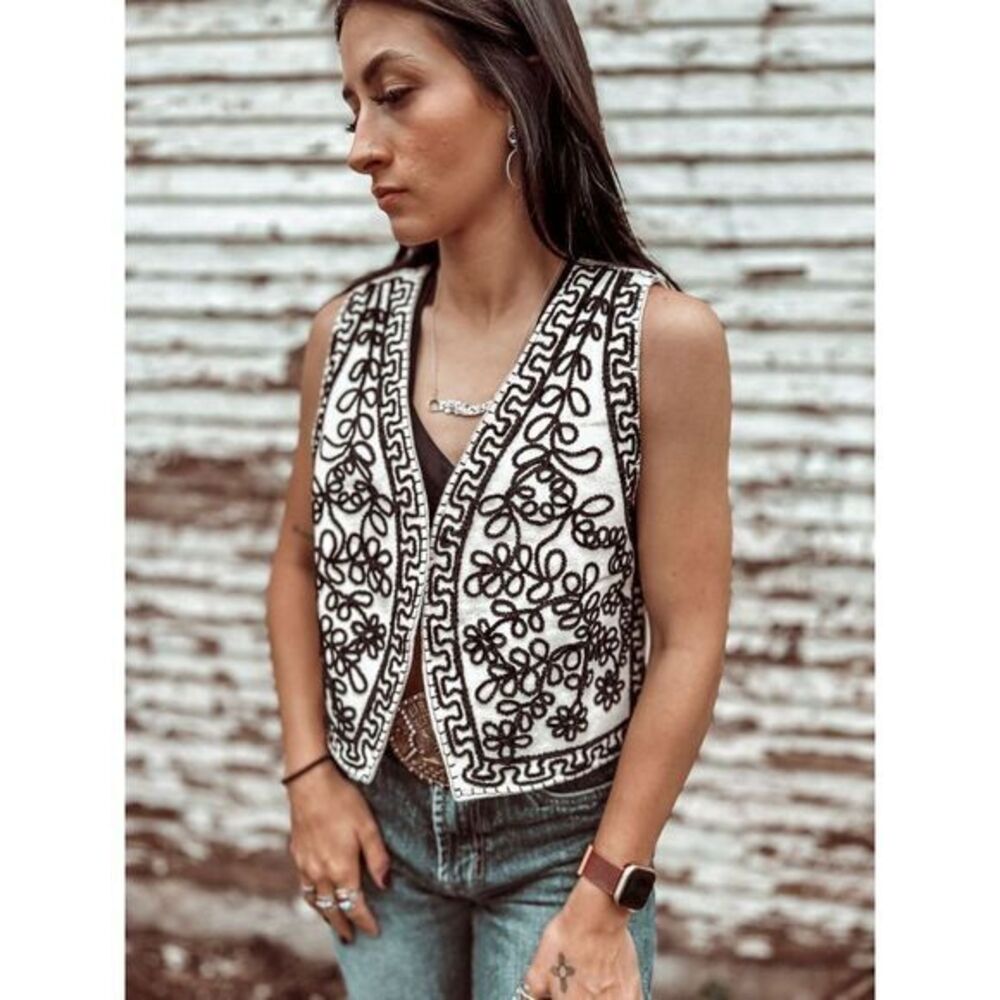 Commense Boho Chic Embroidered Vest beige‎ Black Roped Pattern Sleeveless Vest S